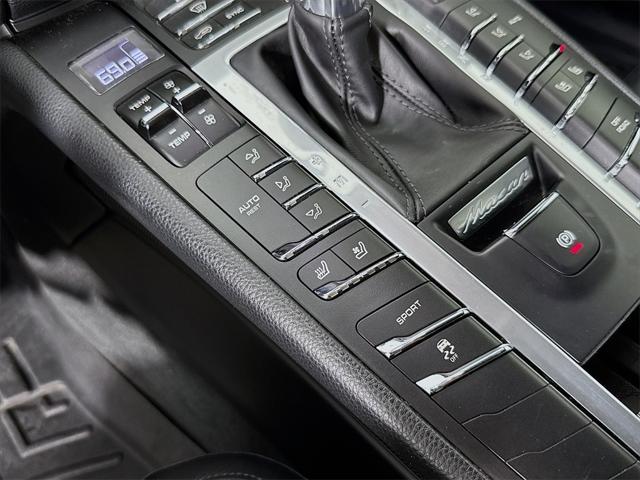 Photo of 2018 Black Porsche Macan