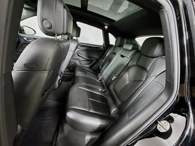Photo of 2018 Black Porsche Macan