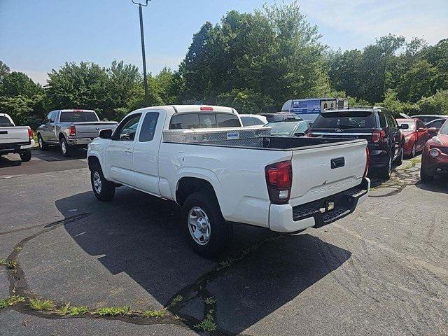 Photo of 2021 Super White Toyota Tacoma