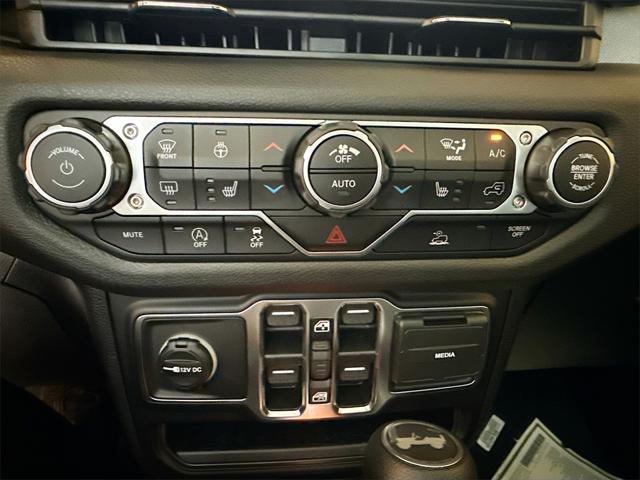 Photo of 2025 Anvil Clearcoat Jeep Wrangler
