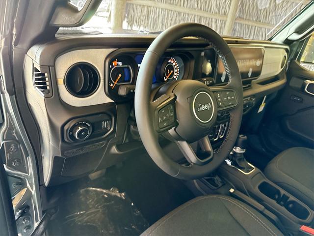 Photo of 2025 Anvil Clearcoat Jeep Wrangler