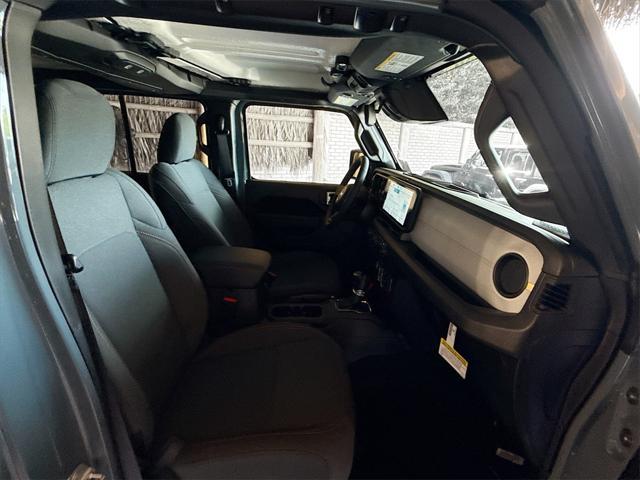 Photo of 2025 Anvil Clearcoat Jeep Wrangler