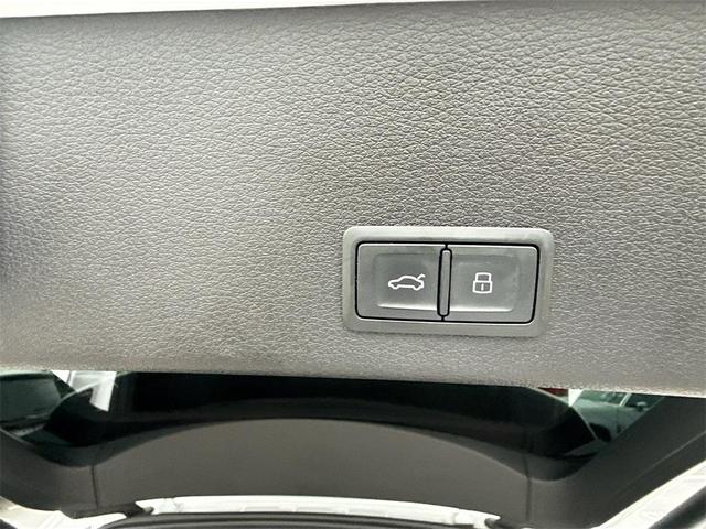 Photo of 2019 Glacier White Metallic Audi e-tron