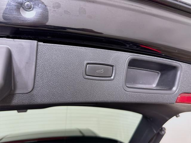 Photo of 2021 Black Porsche Macan