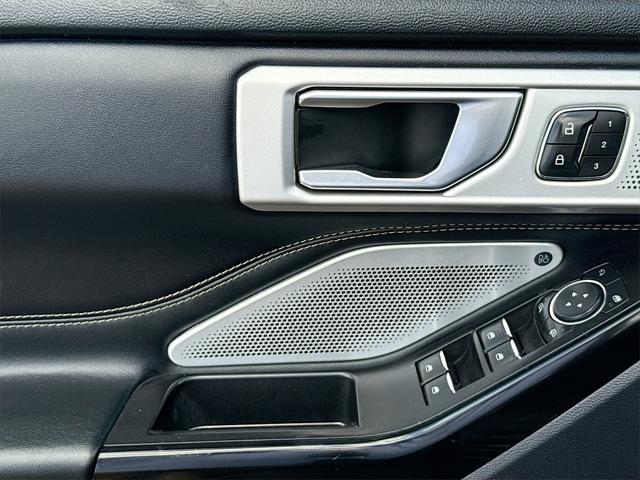 Photo of 2021 Black Metallic Ford Explorer