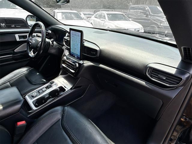 Photo of 2021 Black Metallic Ford Explorer
