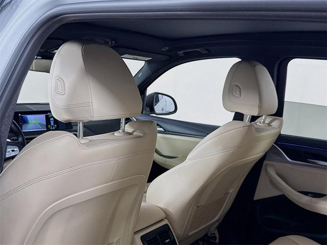 Photo of 2022 Mineral White Metallic BMW X3