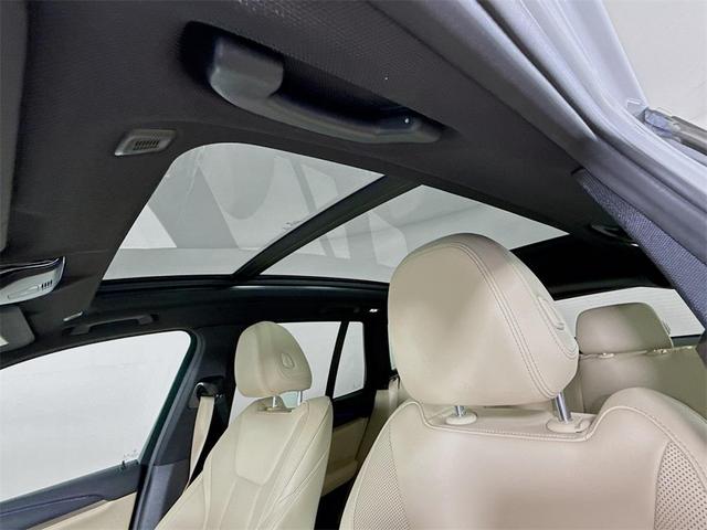 Photo of 2022 Mineral White Metallic BMW X3