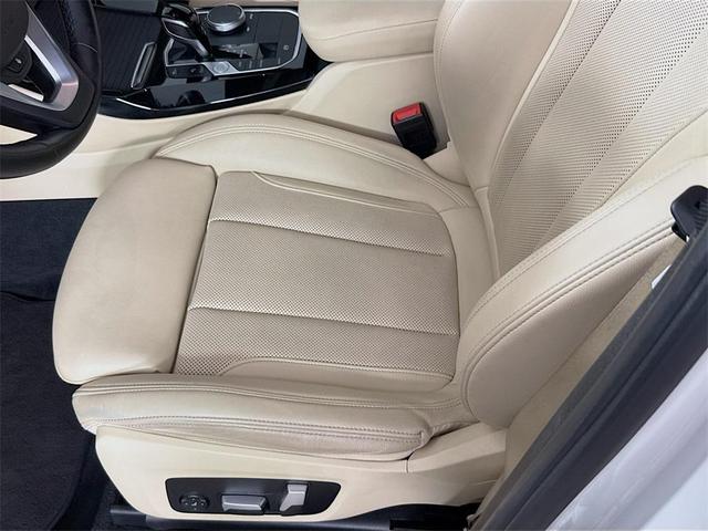 Photo of 2022 Mineral White Metallic BMW X3