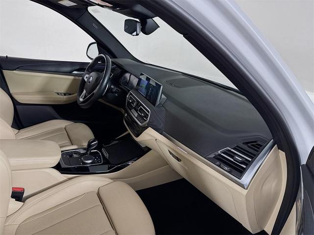 Photo of 2022 Mineral White Metallic BMW X3