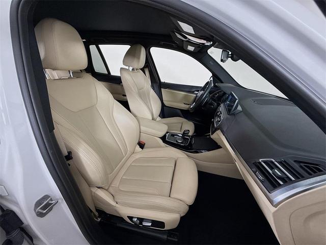 Photo of 2022 Mineral White Metallic BMW X3