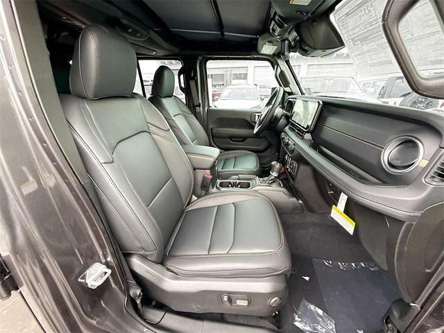 Photo of 2025 Granite Crystal Metallic Clearcoat Jeep Wrangler