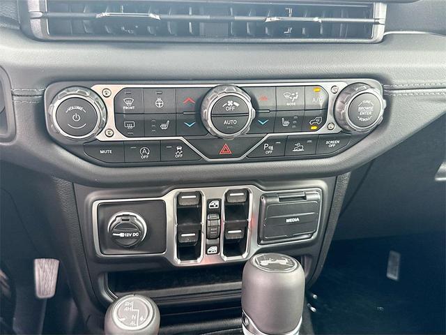 Photo of 2025 Granite Crystal Metallic Clearcoat Jeep Wrangler