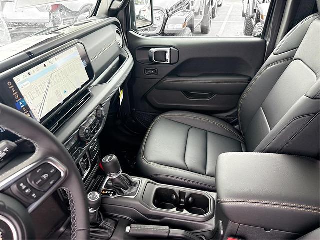 Photo of 2025 Granite Crystal Metallic Clearcoat Jeep Wrangler