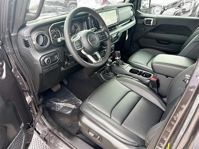 Photo of 2025 Granite Crystal Metallic Clearcoat Jeep Wrangler