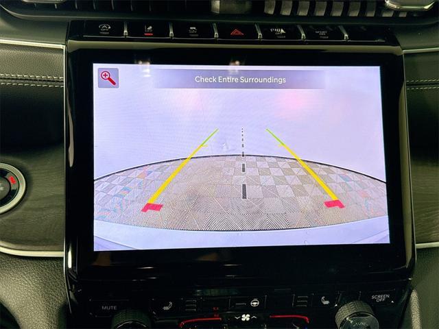 Photo of 2025 Silver Zynith Jeep Grand Cherokee L