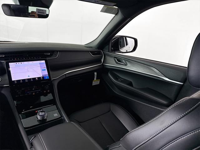 Photo of 2025 Silver Zynith Jeep Grand Cherokee L