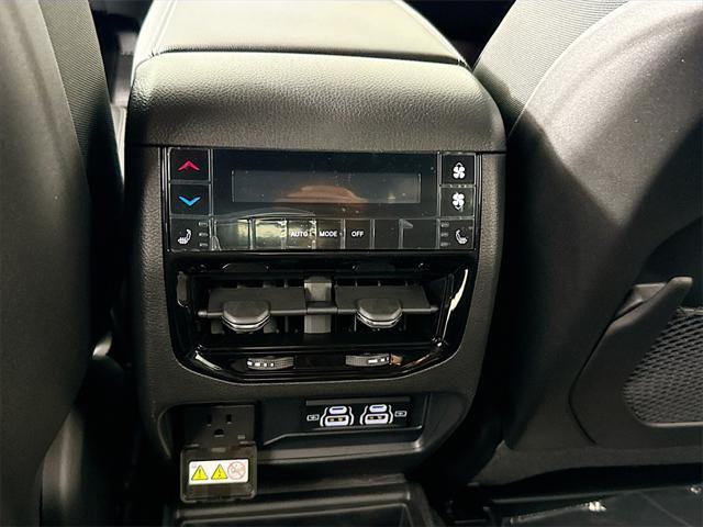 Photo of 2025 Silver Zynith Jeep Grand Cherokee L