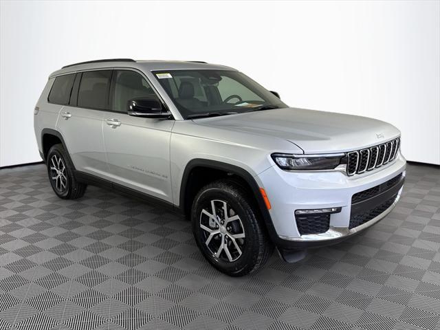 Photo of 2025 Silver Zynith Jeep Grand Cherokee L