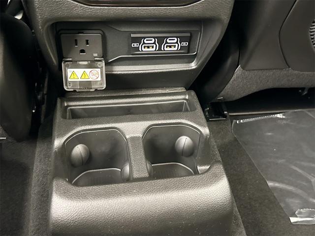 Photo of 2025 Silver Zynith Jeep Grand Cherokee L