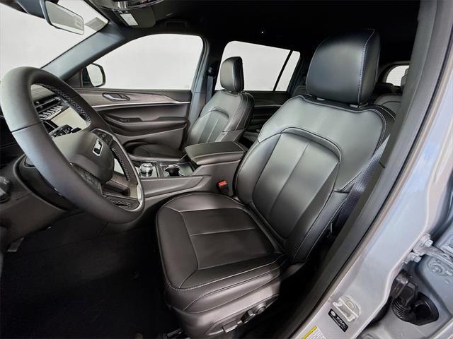 Photo of 2025 Silver Zynith Jeep Grand Cherokee L