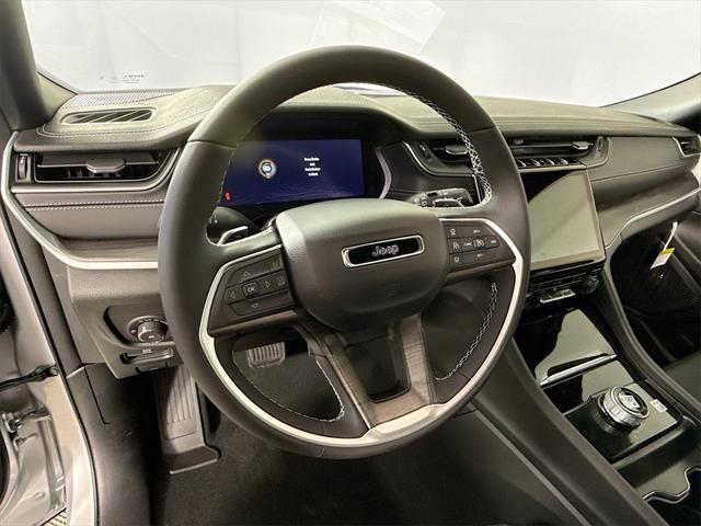 Photo of 2025 Silver Zynith Jeep Grand Cherokee L