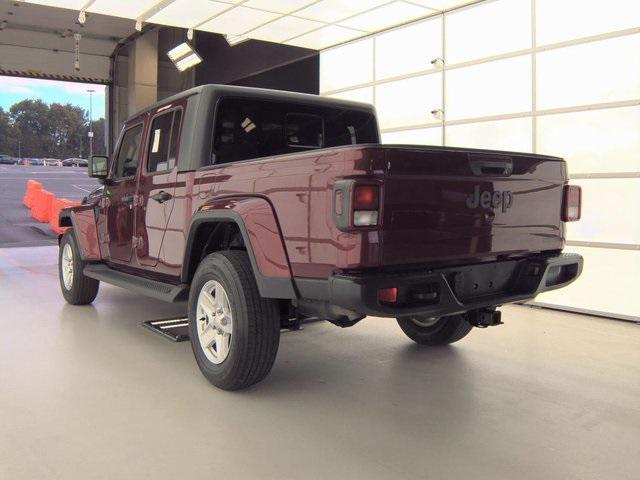 Photo of 2021 Snazzberry Pearlcoat Jeep Gladiator