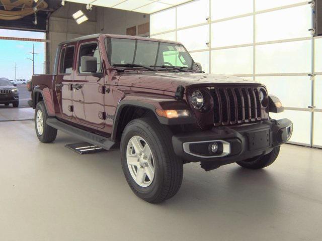 Photo of 2021 Snazzberry Pearlcoat Jeep Gladiator