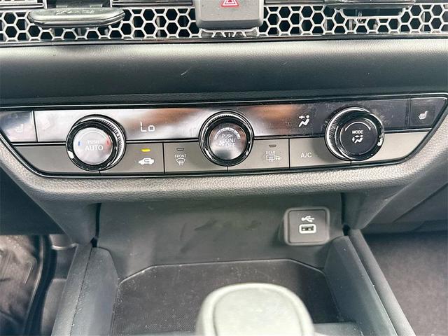Photo of 2025 Platinum White Pearl Honda HR-V