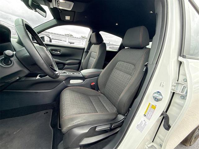 Photo of 2025 Platinum White Pearl Honda HR-V
