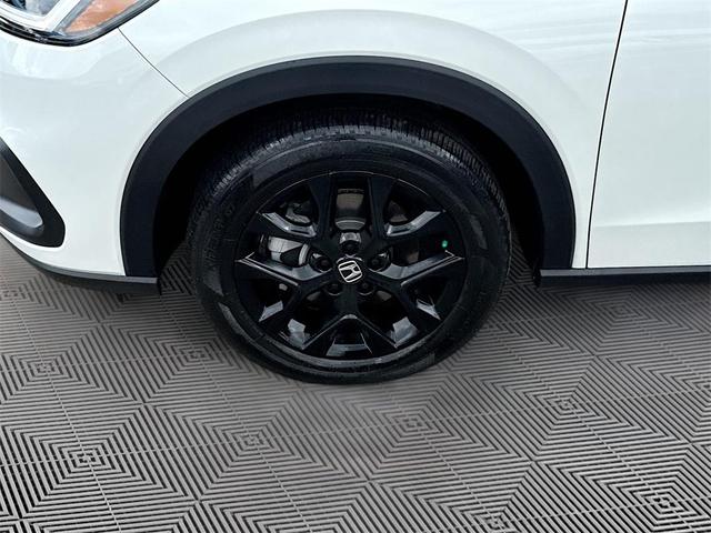 Photo of 2025 Platinum White Pearl Honda HR-V