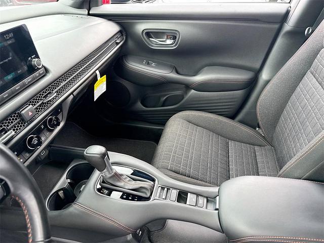 Photo of 2025 Platinum White Pearl Honda HR-V