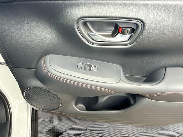 Photo of 2025 Platinum White Pearl Honda HR-V