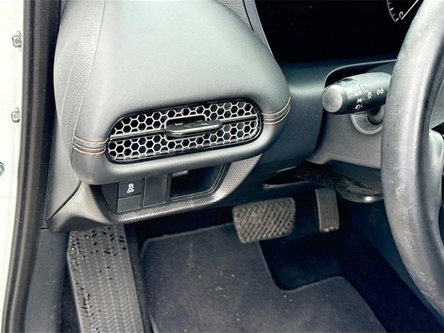 Photo of 2025 Platinum White Pearl Honda HR-V