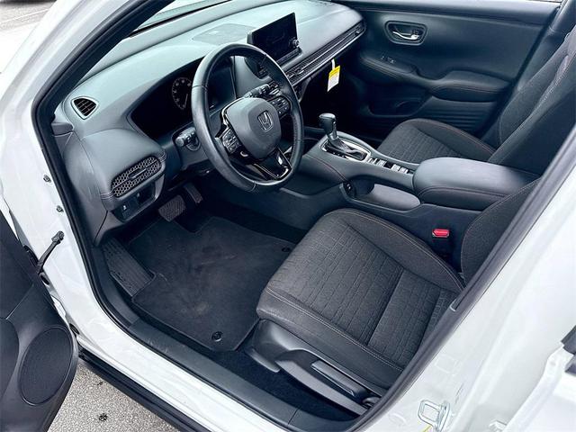Photo of 2025 Platinum White Pearl Honda HR-V