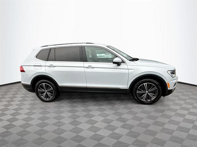 Photo of 2018 White Silver Volkswagen Tiguan