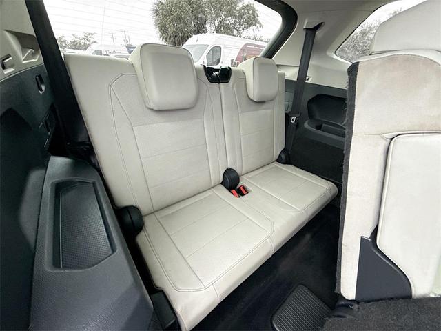 Photo of 2018 White Silver Volkswagen Tiguan