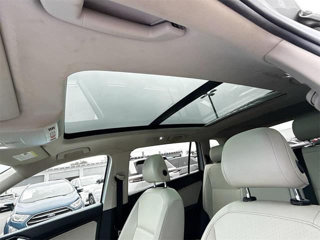 Photo of 2018 White Silver Volkswagen Tiguan