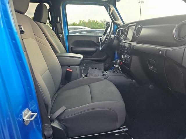 Photo of 2022 Hydro Blue Pearlcoat Jeep Gladiator