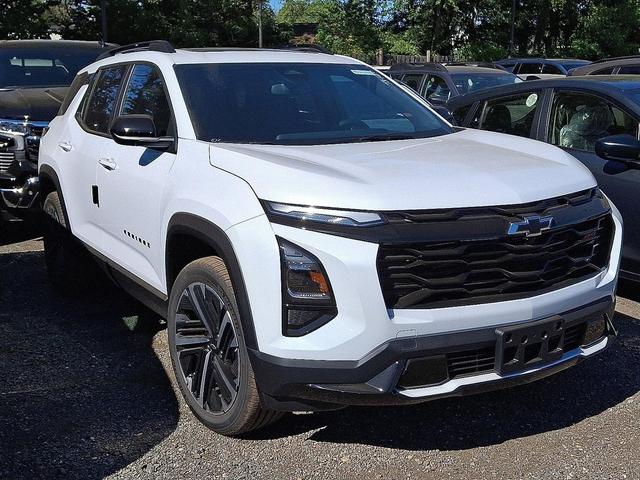 Photo of 2026 Polar White Tricoat Chevrolet Equinox