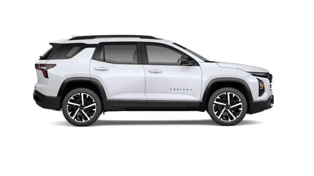 Photo of 2026 Polar White Tricoat Chevrolet Equinox