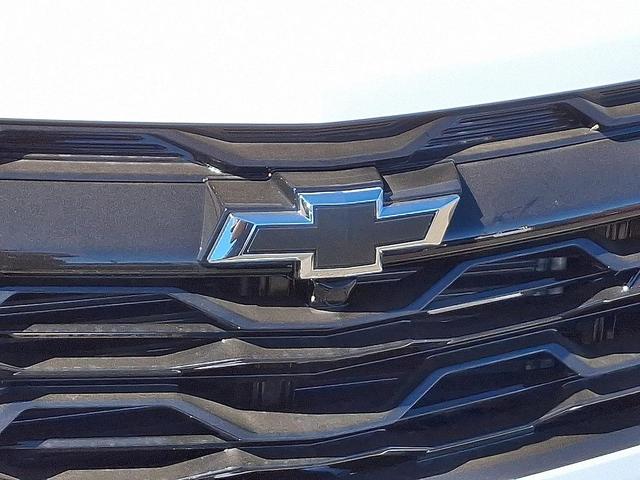 Photo of 2026 Polar White Tricoat Chevrolet Equinox