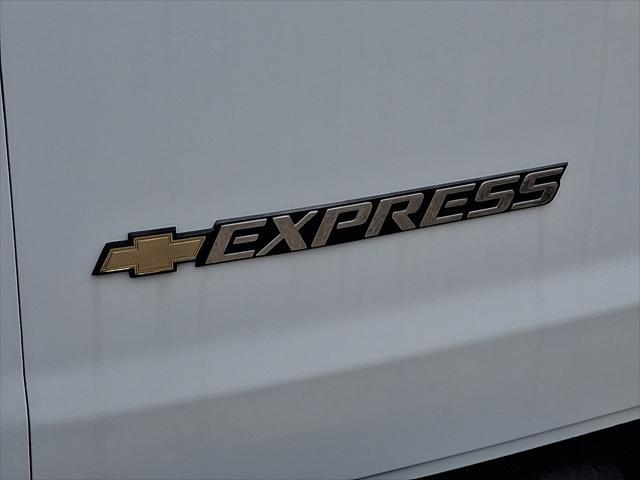 Photo of 2025 Summit White Chevrolet Express 2500
