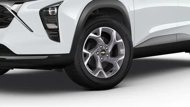 Photo of 2025 Summit White Chevrolet Trax