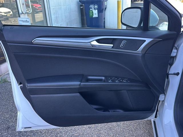 Photo of 2019 White Ford Fusion