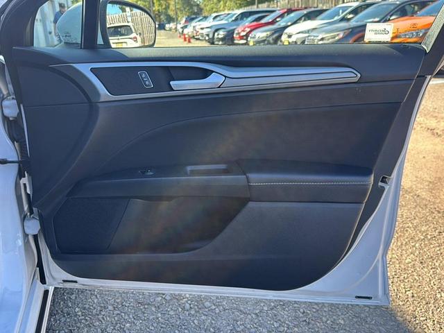 Photo of 2019 White Ford Fusion