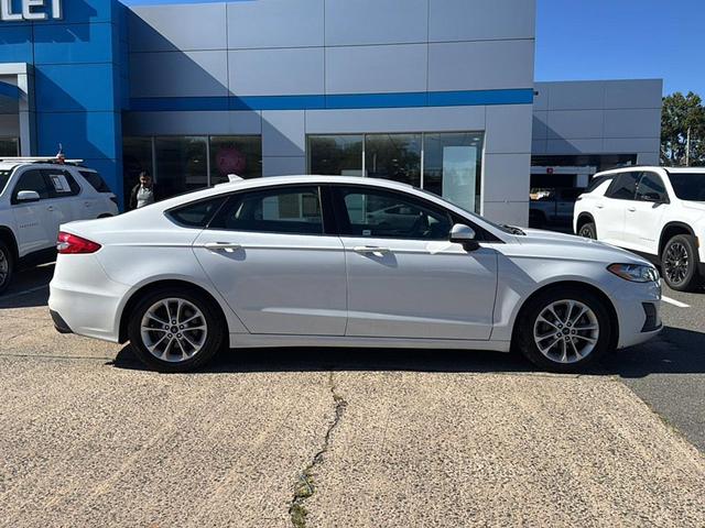 Photo of 2019 White Ford Fusion