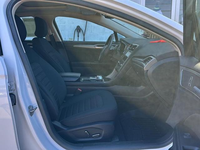 Photo of 2019 White Ford Fusion