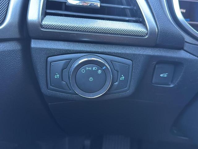 Photo of 2019 White Ford Fusion