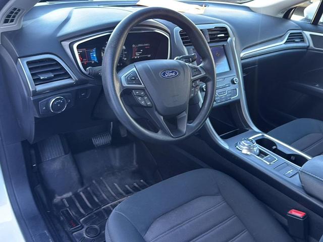 Photo of 2019 White Ford Fusion